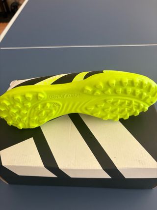 Bota fútbol niño Adidas Predator SIN USAR talla 38
