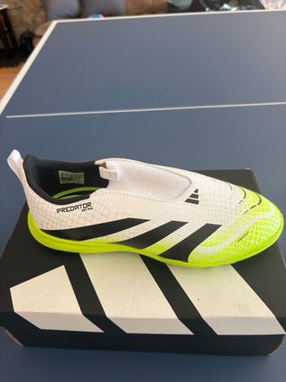 Bota fútbol niño Adidas Predator SIN USAR talla 38