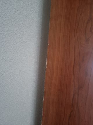 Estantería de madera alta