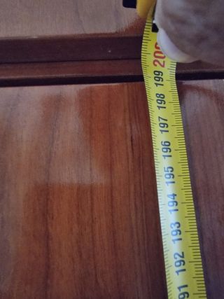 Estantería de madera alta