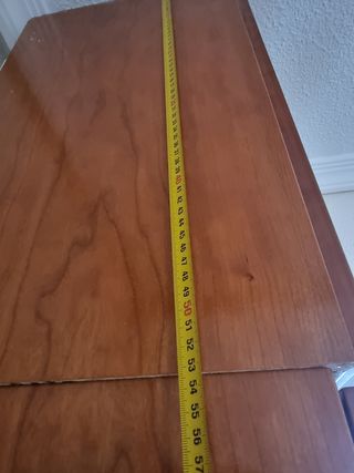 Estantería de madera alta