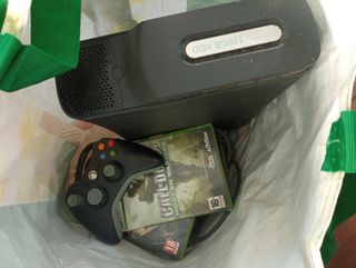 Xbox 360 Negra + Mando y Juegos