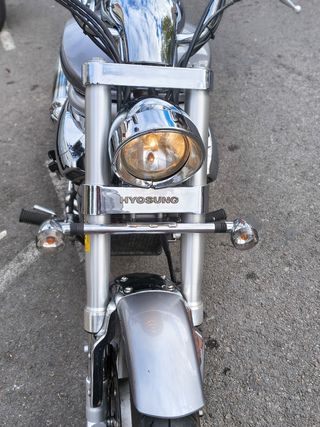 Hyosung Aquila 650cc Moto