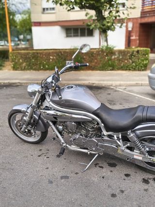 Hyosung Aquila 650cc Moto