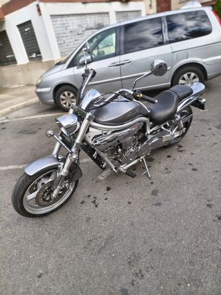 Hyosung Aquila 650cc Moto