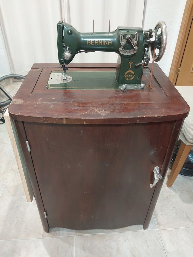 Máquina de coser BERNINA antigua. Para reparar