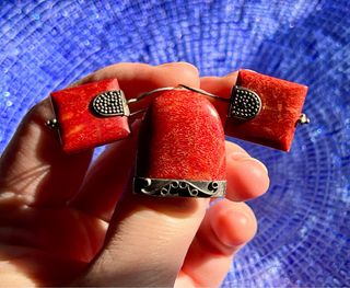 Conjunto Plata y Coral Rojo