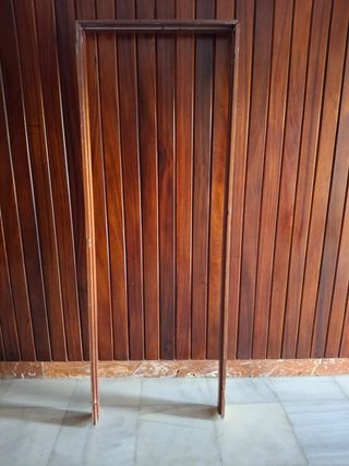 Puerta madera con marco y cristal y marco