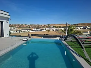 Funda para piscina 8 x 4.
Incluye rulo