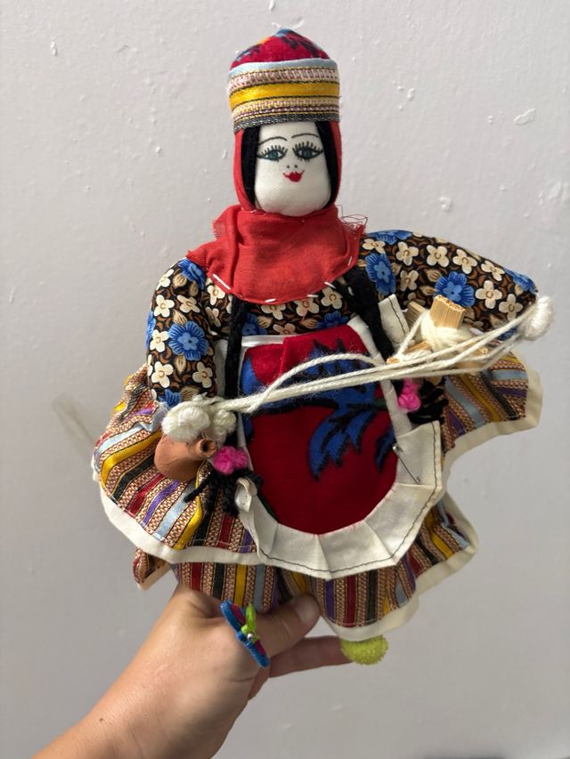 Muñeca de tela tradicional realizada a mano