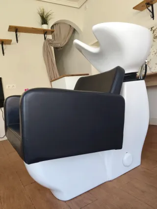 Se vende mobiliario de peluquería.
Precio negociab