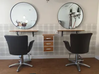 Se vende mobiliario de peluquería.
Precio negociab