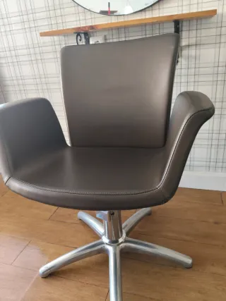 Se vende mobiliario de peluquería.
Precio negociab