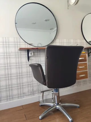 Se vende mobiliario de peluquería.
Precio negociab