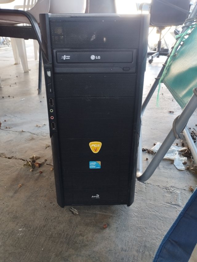 Caja de PC Torre Negra