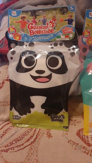 Due guanti per bolle di sapone