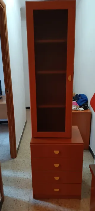Vendo Vitrina cajonera con estanterias
72 y 120.