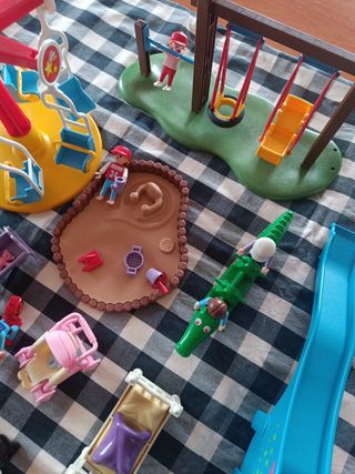 Lote de piezas y figuras Playmobil
