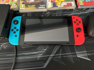 Nintendo Switch + 5 Juegos + Base Carga