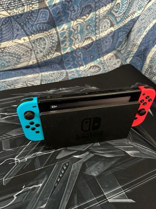 Nintendo Switch + 5 Juegos + Base Carga