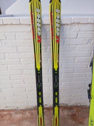 Esquís Rossignol CUT 9.6 más voiki de regalo.