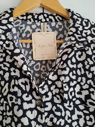 Vestido camisero estampado manga larga.