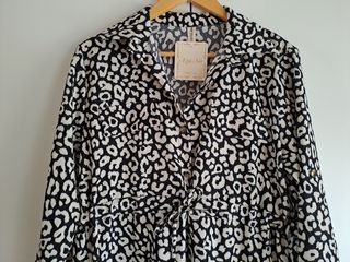 Vestido camisero estampado manga larga.