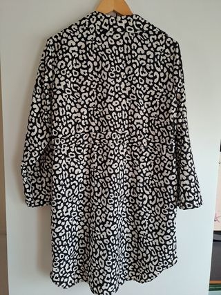 Vestido camisero estampado manga larga.