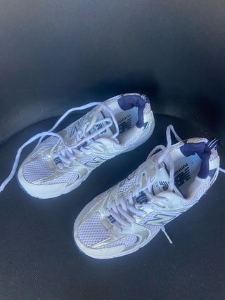 Zapatillas New Balance Plata y Blanco
