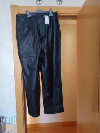 Pantalón cuero negro