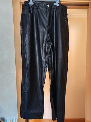 Pantalón cuero negro