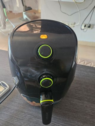 Freidora de aire Cecotec con cesta