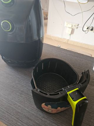 Freidora de aire Cecotec con cesta