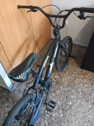Bicicleta BMX Negra