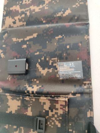 Cargador solar portátil camuflaje