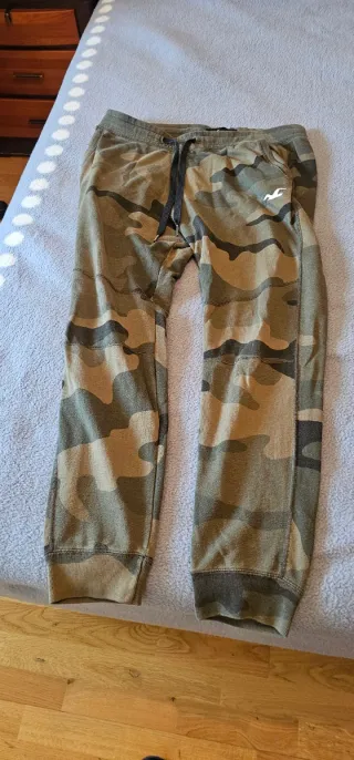 Pantalón chándal camuflaje Hollister