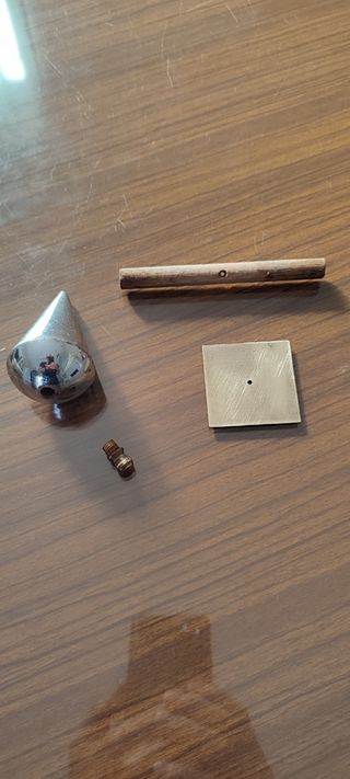Plomada de albañil con hilo