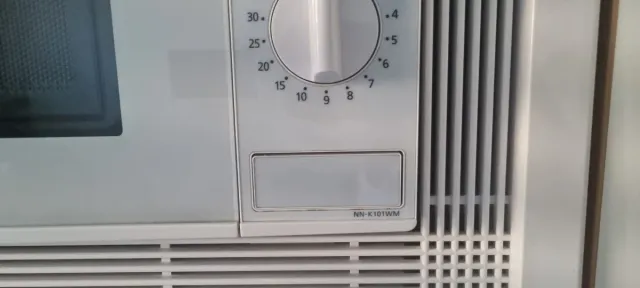 Microondas Panasonic NN-K101WM Grill 20L 800W