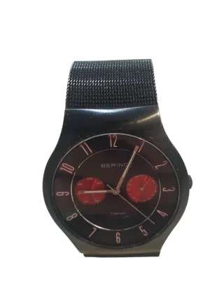 Reloj Bering Titanium Negro y Rojo 32039-449 83379