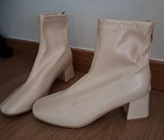 Botines beige
Sin estrenar 
