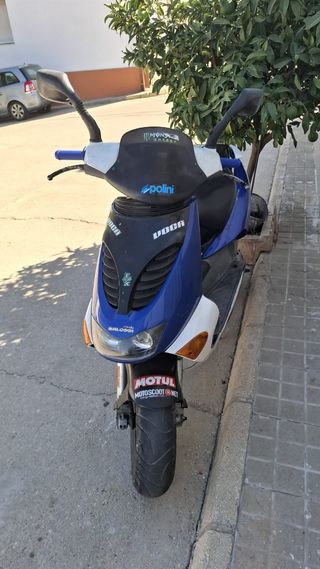 Aprilia SR de agua en buen estado