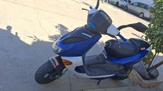 Aprilia SR de agua en buen estado