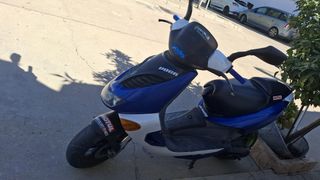 Aprilia SR de agua en buen estado