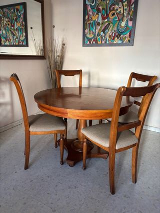 Mesa de comedor redonda de madera