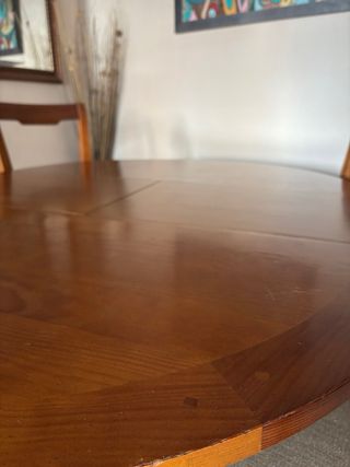 Mesa de comedor redonda de madera