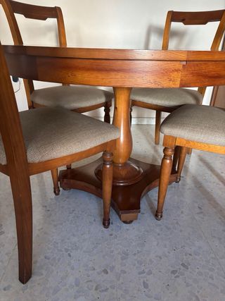 Mesa de comedor redonda de madera