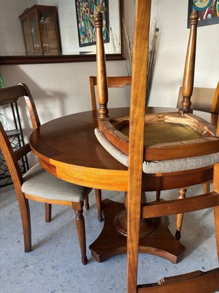 Mesa de comedor redonda de madera
