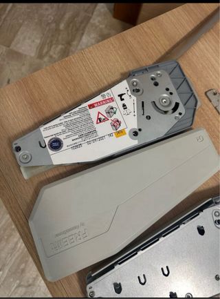 Bisagra Kesseböhmer Freelift con amortiguador