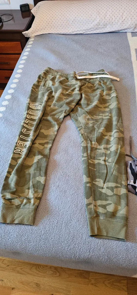 Pantalón chándal camuflaje Hollister