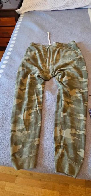 Pantalón chándal camuflaje Hollister